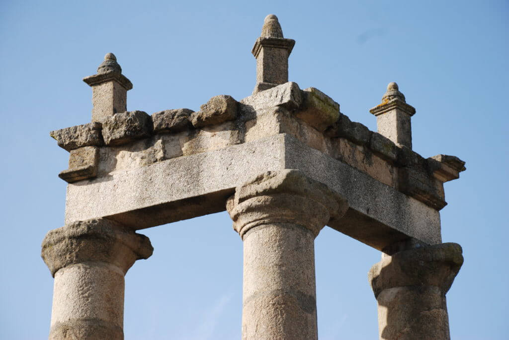 Tres Columnas - Ciudad Rodrigo